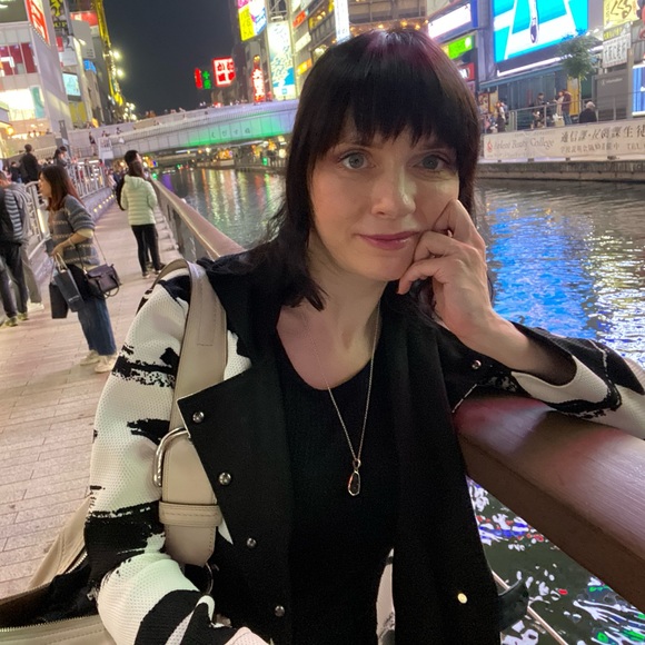 Meet your Posher, Melissa - Picture 2 of 3